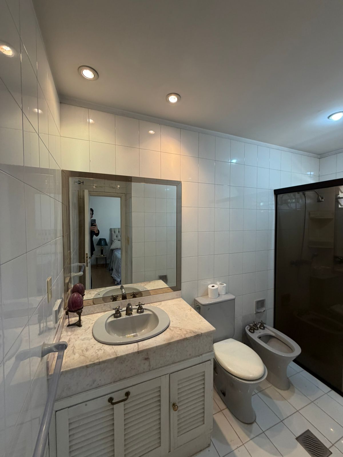 RESIDENCIA EN BARRIO MANORÁ — 3 DORMITORIOS EN SUITE CON PISCINA Y SAUNA — foto 3