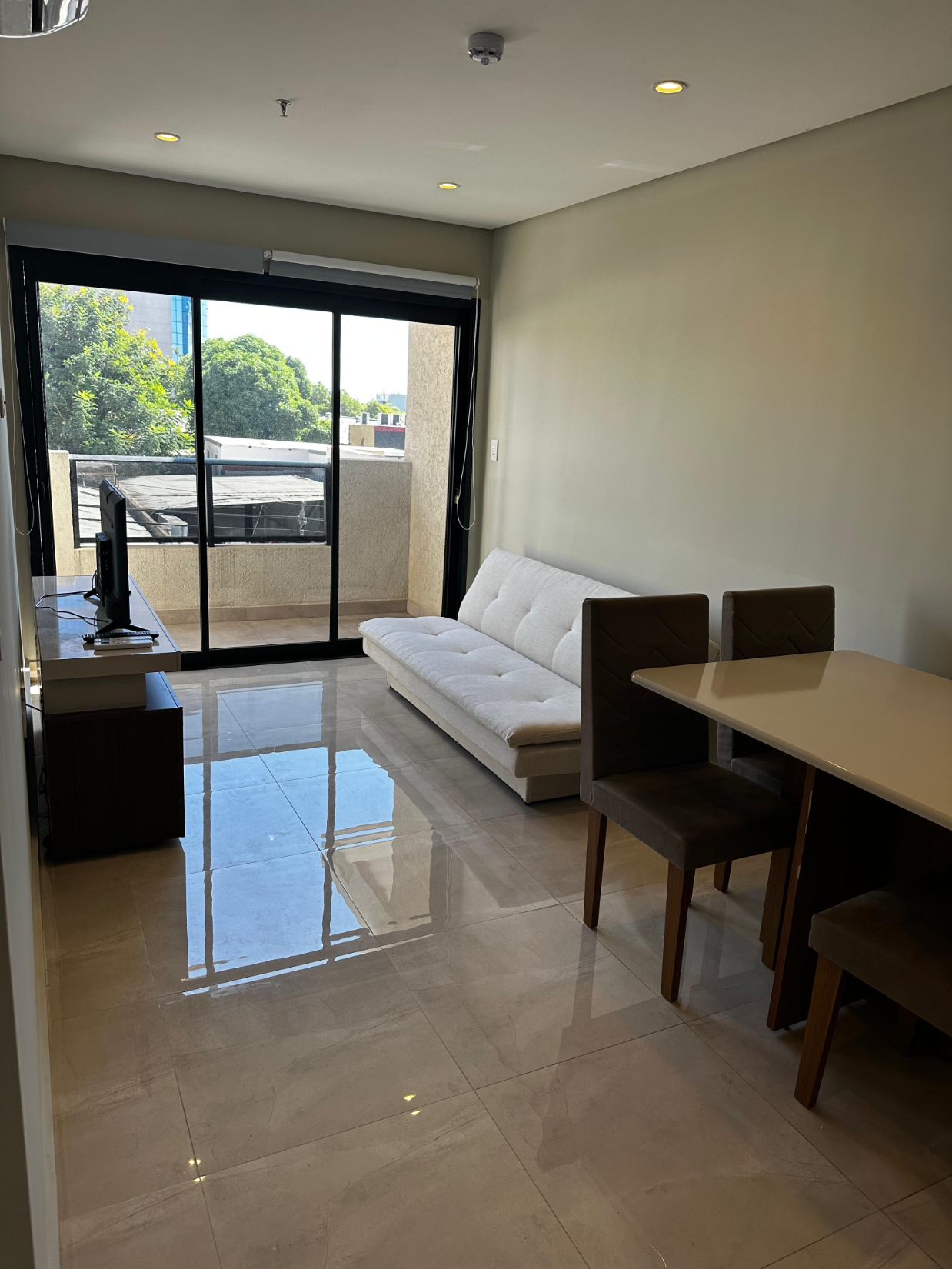 Alquilo departamento amoblado en Villa Morra — foto 2