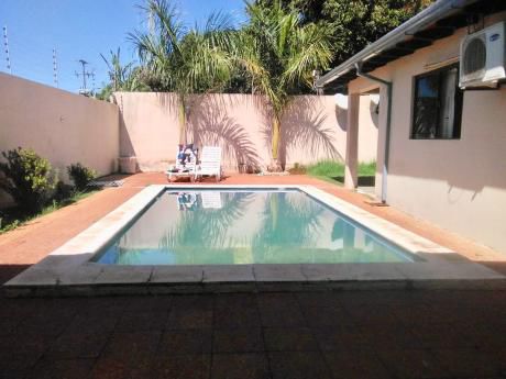 Alquilo Casa Con Piscina En El Area 8!!