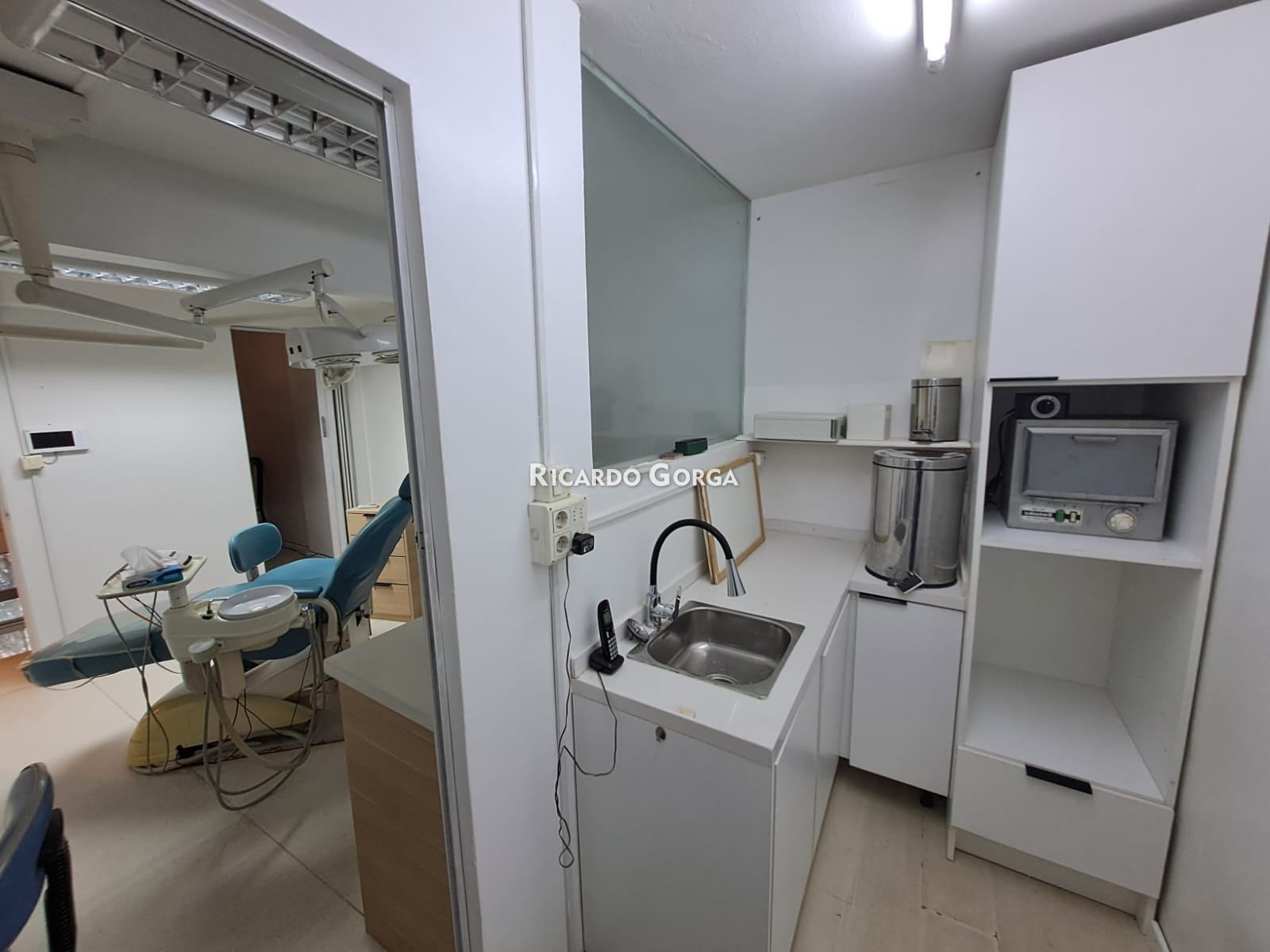 Atención Odontólogos alquiler Local comercial con 2 consultorios s/ 18 de julio · Foto 12
