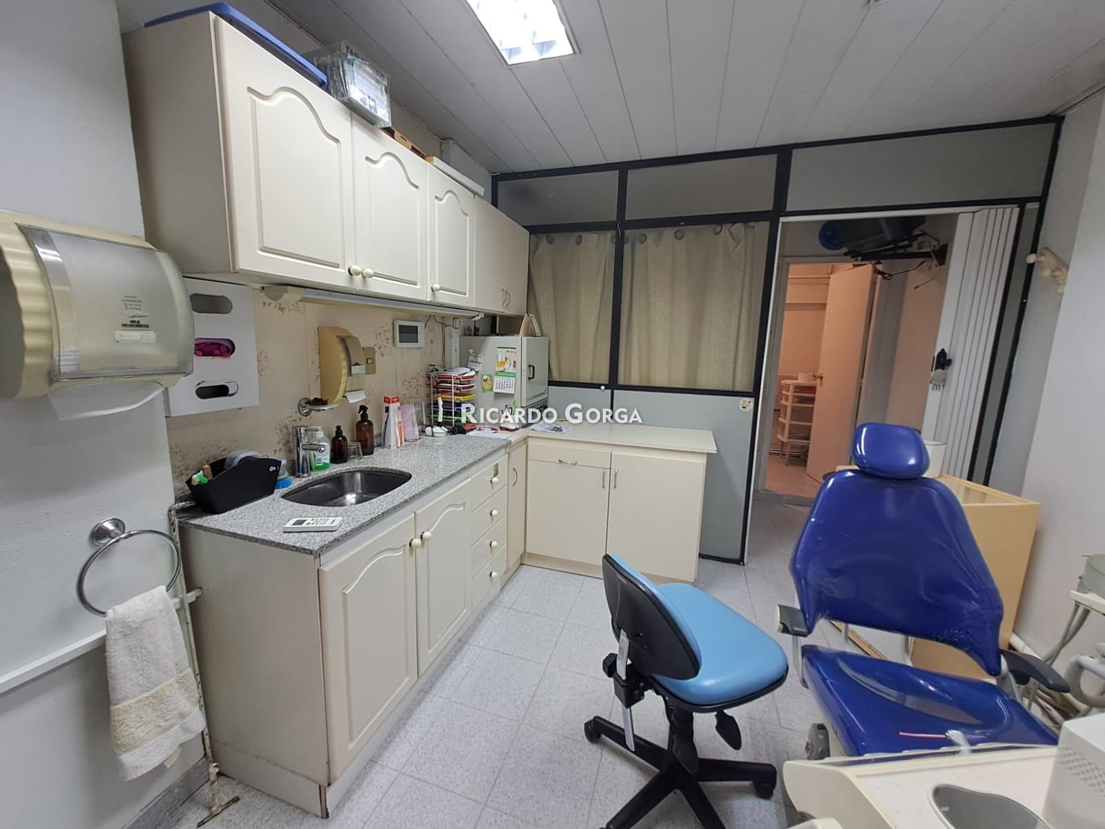 Atención Odontólogos alquiler Local comercial con 2 consultorios s/ 18 de julio · Foto 4