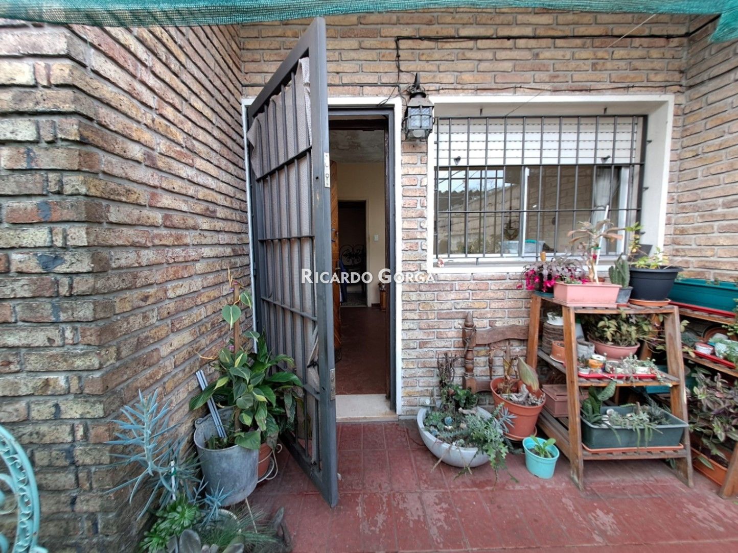 IDEAL PARA VIVIR O RENTA - Casa toda PB de 3 dormitorios y patio con parrillero