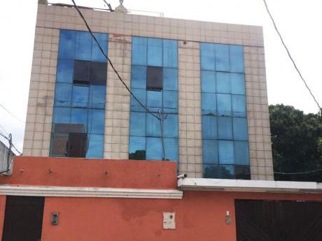 Casa, 4 Plantas, Con Espacio Comercial Y Oficinas