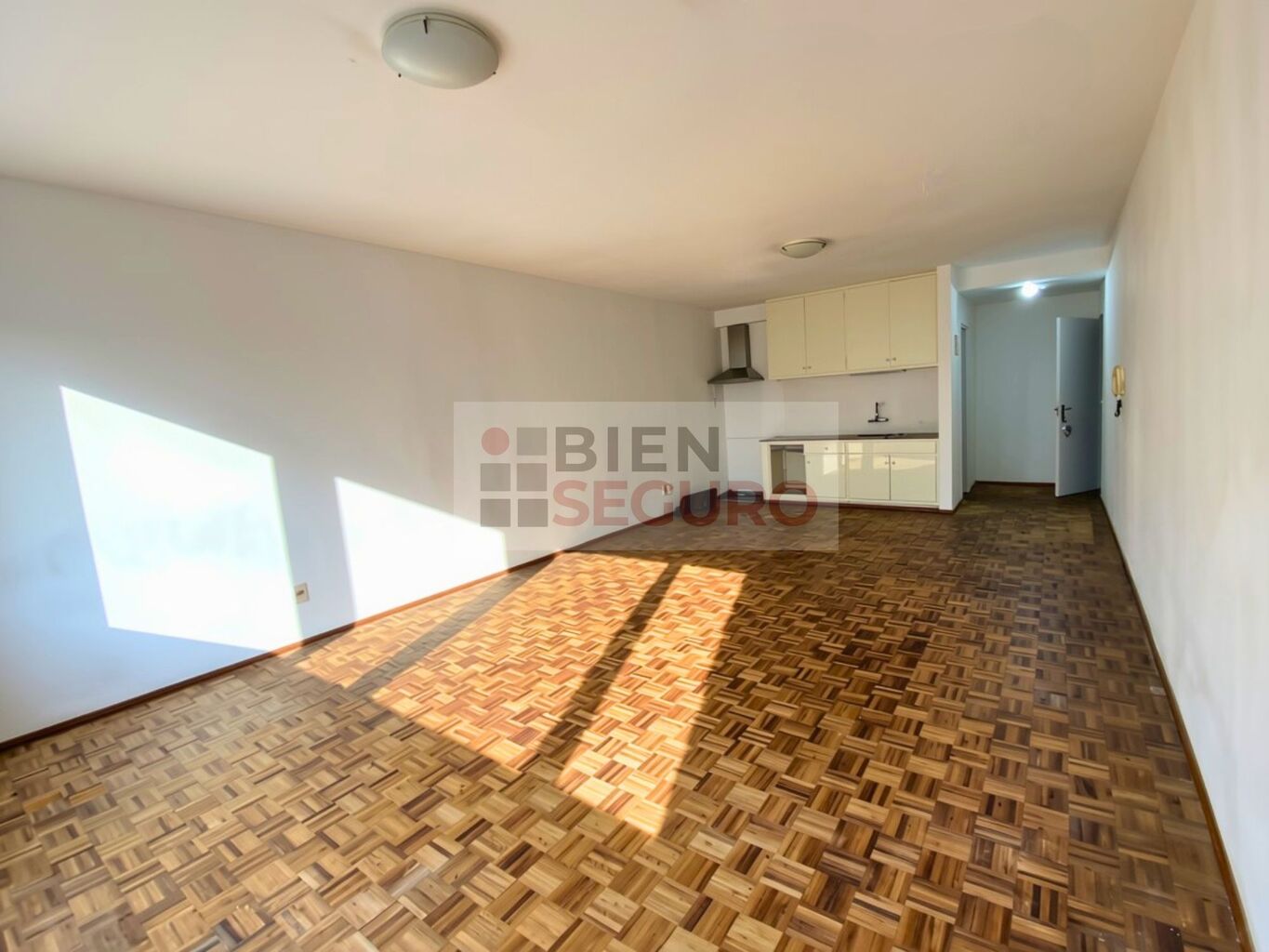 Cómodo monoambiente en alquiler en el Centro.   Apto vivienda u oficina