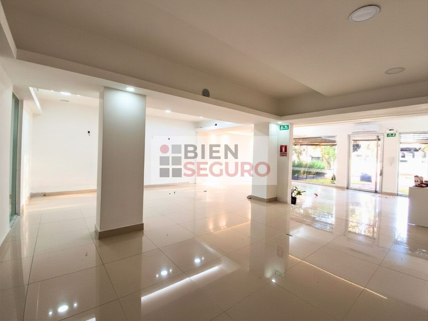 Excelente local comercial en alquiler en Carrasco