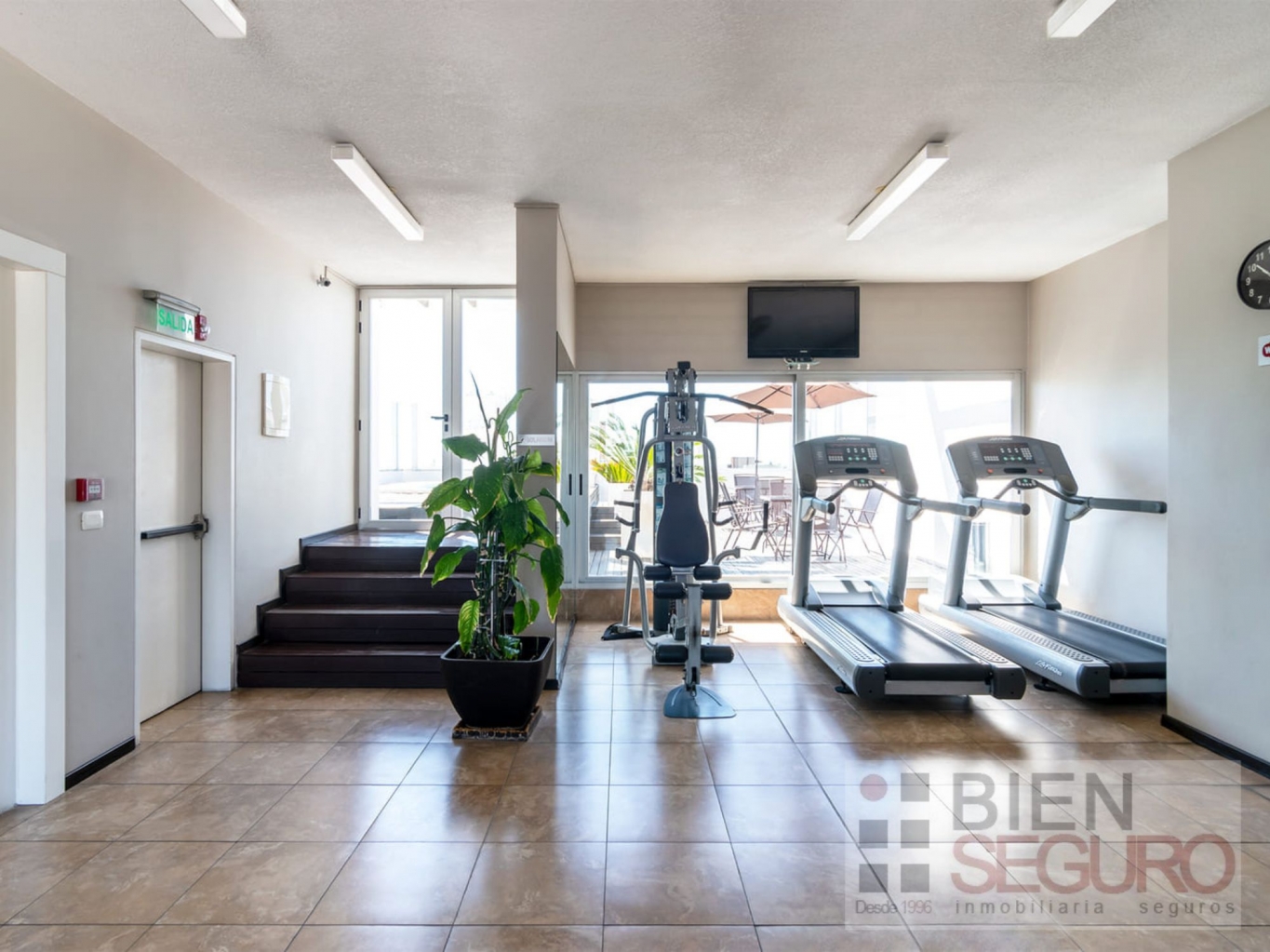 Impecable monoambiente en alquiler en Pocitos. Con piscina, solarium y otros amenities. · Foto 6