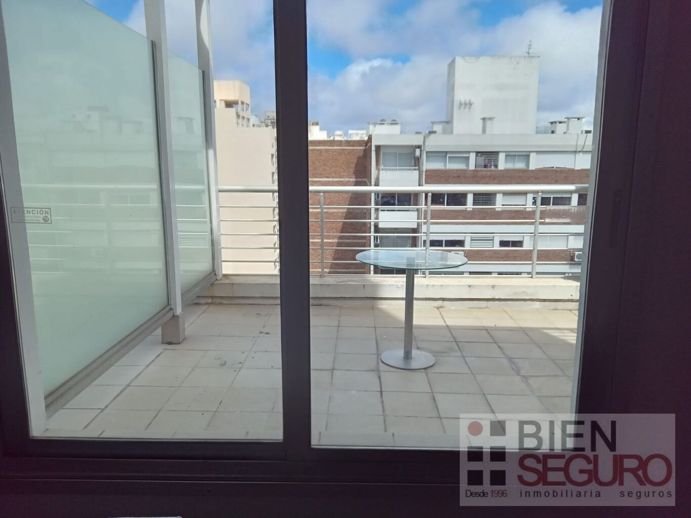 Impecable monoambiente en alquiler en Pocitos. Con piscina, solarium y otros amenities. · Foto 11