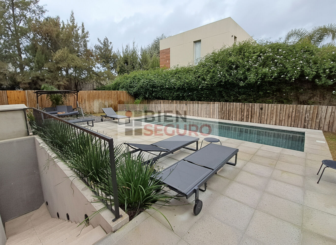 Penthouse de 2 dormitorios en alquiler en Carrasco Norte. Con piscina y excelentes amenities