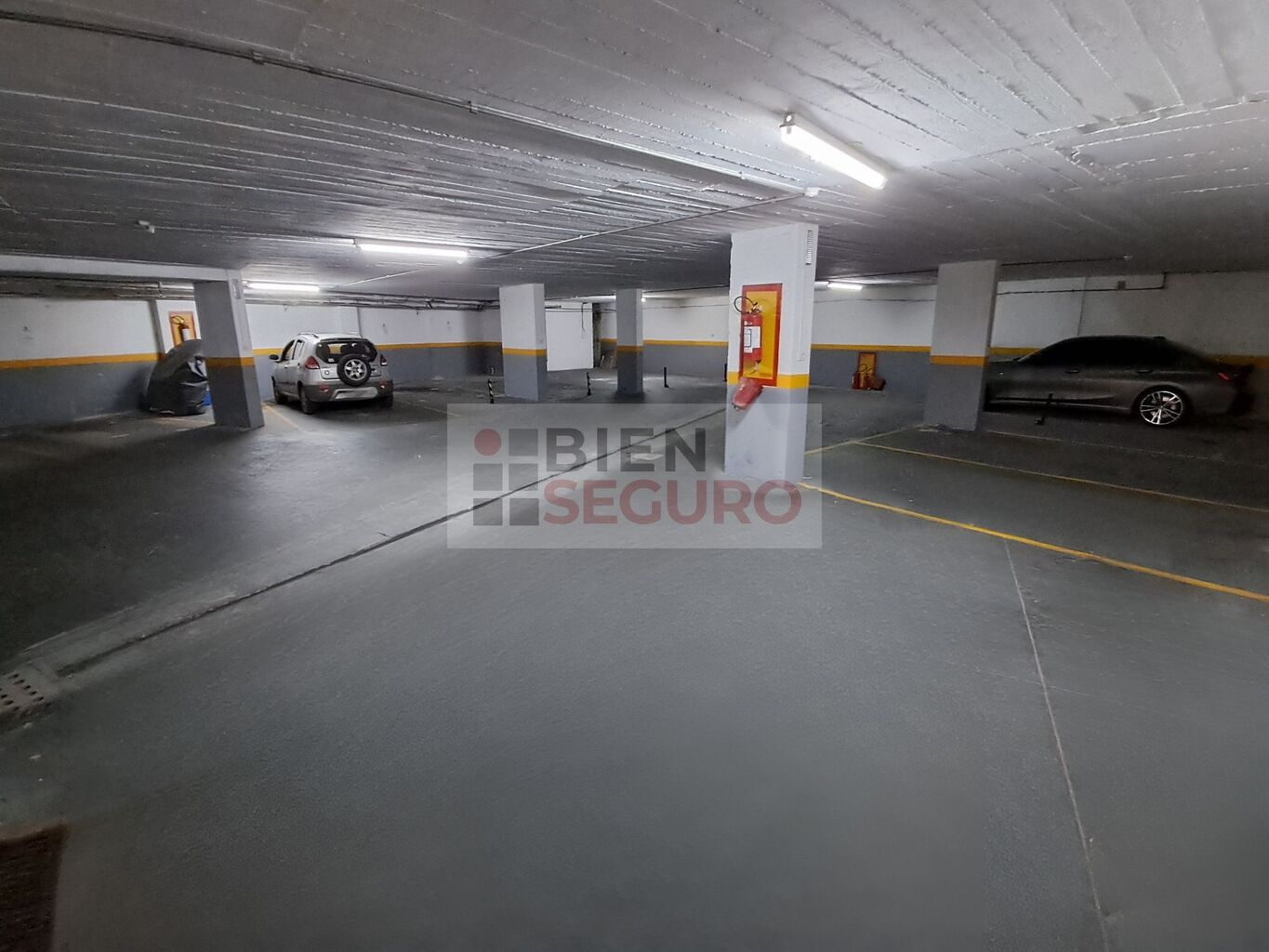 Oportunidad. Cómodos garajes fijos en alquiler en Puerto de Buceo
