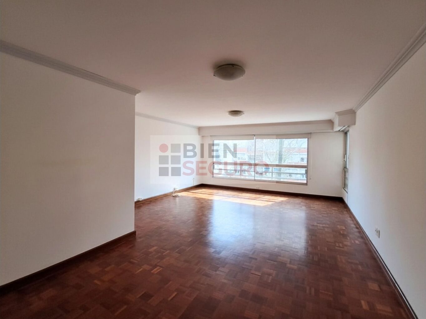 Cómodo apartamento de 3 dormitorios en alquiler en Pocitos