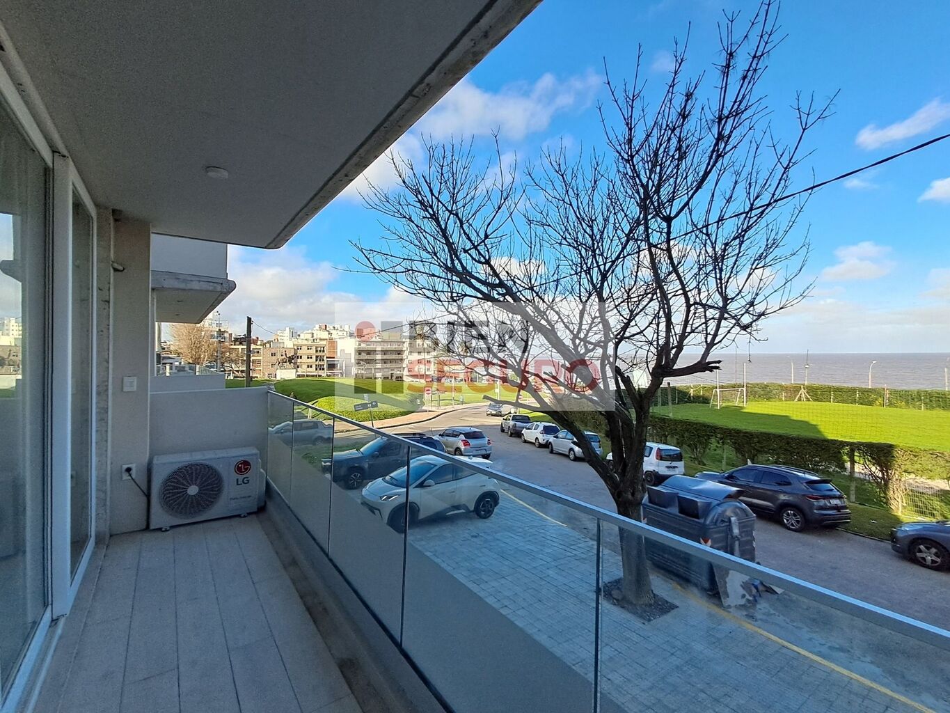 Moderno apartamento de 1 dormitorio, con vista al mar, en venta en Buceo