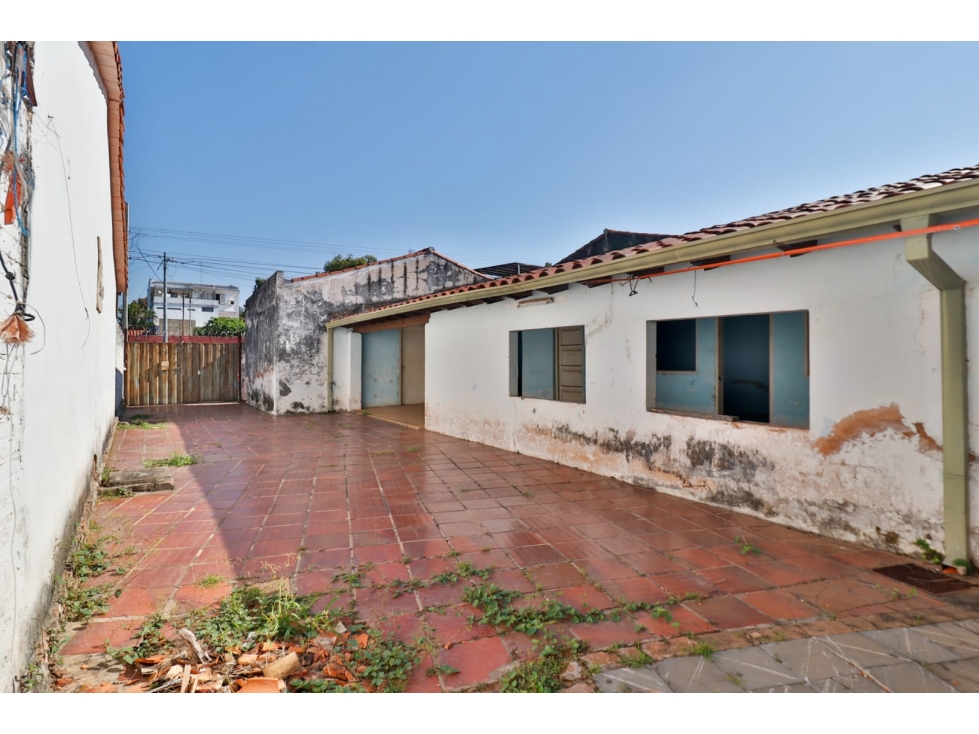 Oportunidad de Inversión: Amplio Terreno con construcción — foto 3
