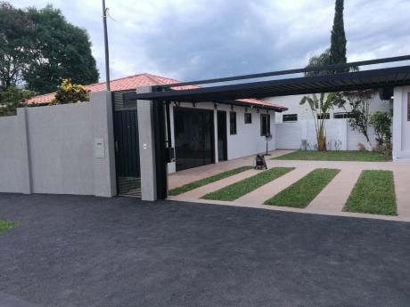 Alquilo Casa De 3 Dorm En Suite Toda En Planta Baja (barrio Los Mangales)