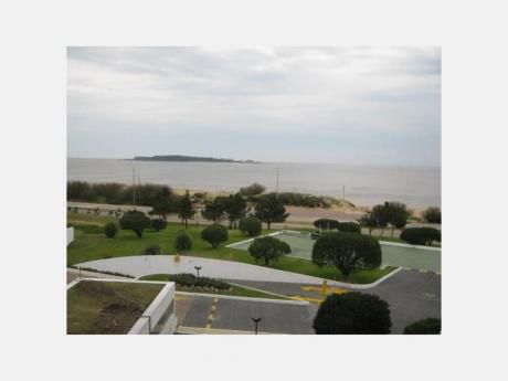 Apartamentos En Playa Mansa: Dga1838a