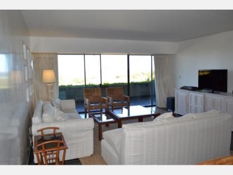 Apartamentos En Playa Brava: Dga1925a