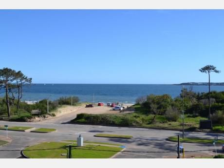 Apartamentos En Playa Mansa: Dga1946a