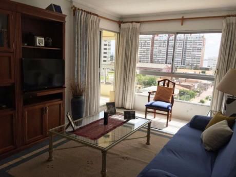 Apartamentos En Playa Mansa: Dga2070a