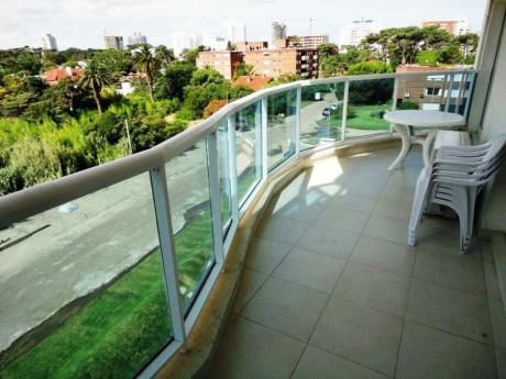 Apartamentos En Playa Mansa: Dga2117a