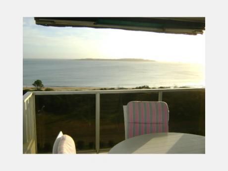 Apartamentos En Playa Mansa: Dga235a