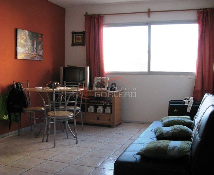 Apartamento en venta y alquiler anual Punta Del Este, en Gorlero, cerca de la playa brava y Terminal · Foto 3