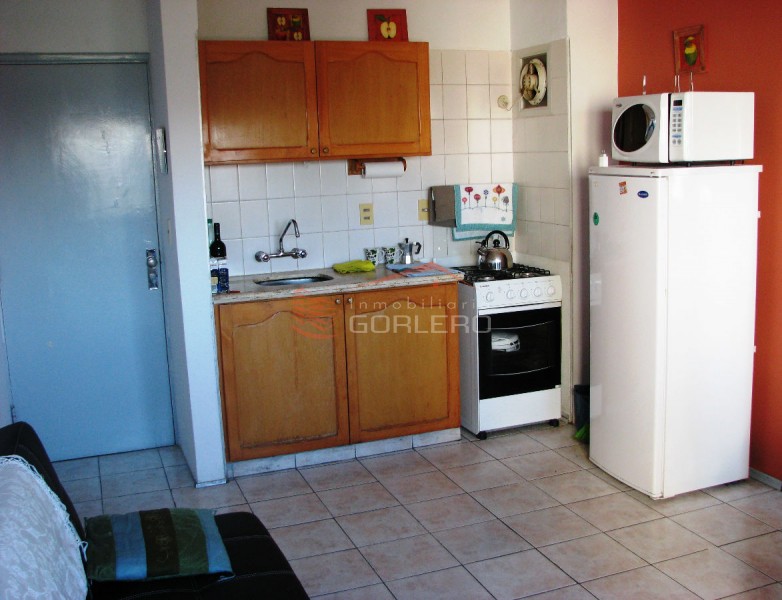 Apartamento en venta y alquiler anual Punta Del Este, en Gorlero, cerca de la playa brava y Terminal · Foto 5