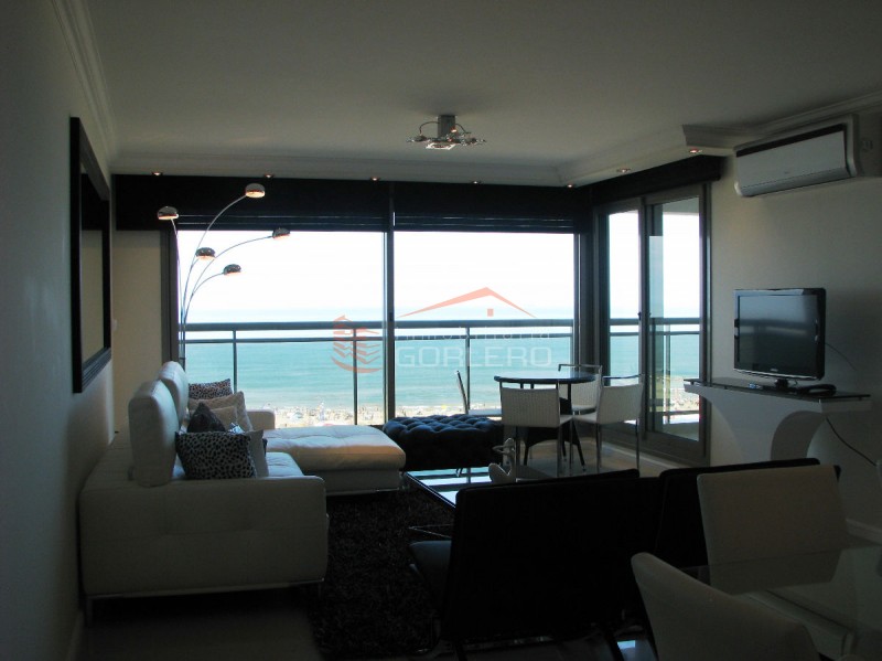 Apartamento en venta y alquiler  en Punta del Este, frente a playa Brava · Foto 6