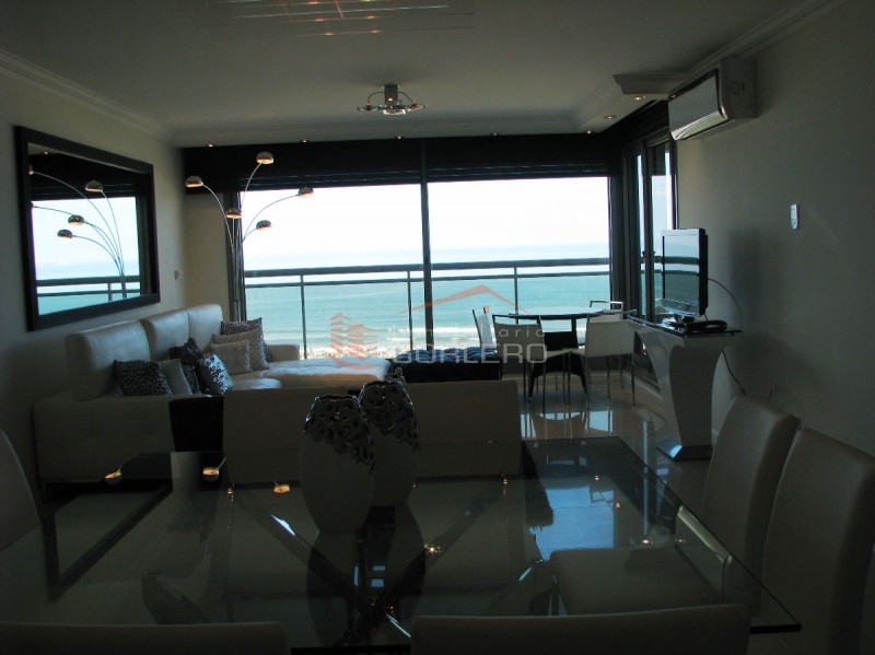 Apartamento en venta y alquiler  en Punta del Este, frente a playa Brava · Foto 7
