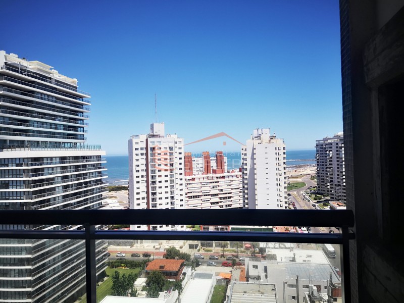 Apartamento en Alquiler Anual en Punta del Este, brava a metros de la playa con Espectacular vista · Foto 3