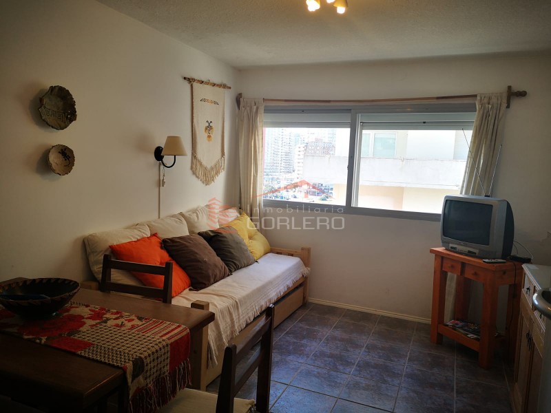 Venta y Alquiler Apartamento en Punta del Este, Península, 1 dormitorio a 1 cuadra de la playa brava y mansa. A una cuadra de la terminal. · Foto 5