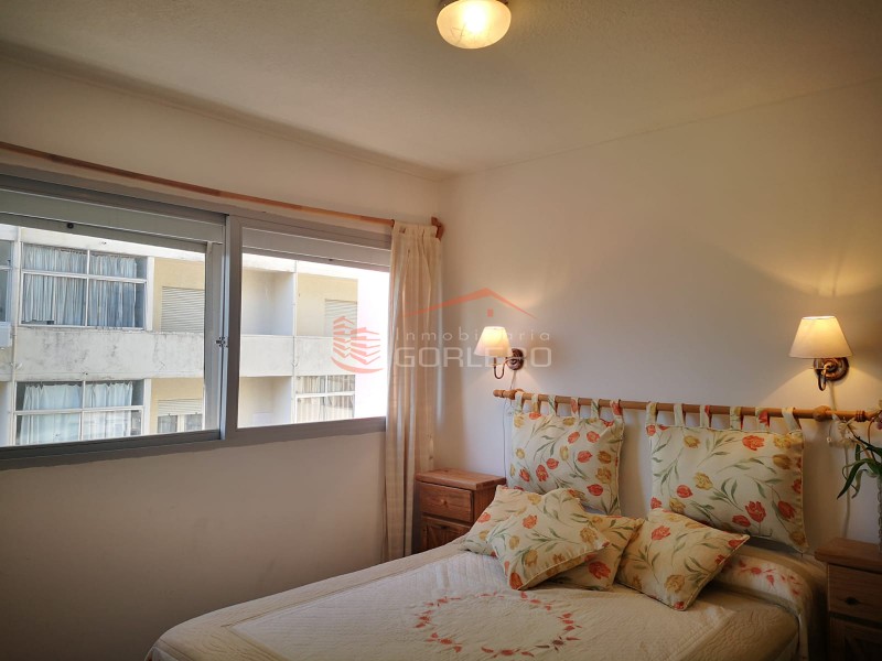 Venta y Alquiler Apartamento en Punta del Este, Península, 1 dormitorio a 1 cuadra de la playa brava y mansa. A una cuadra de la terminal. · Foto 8