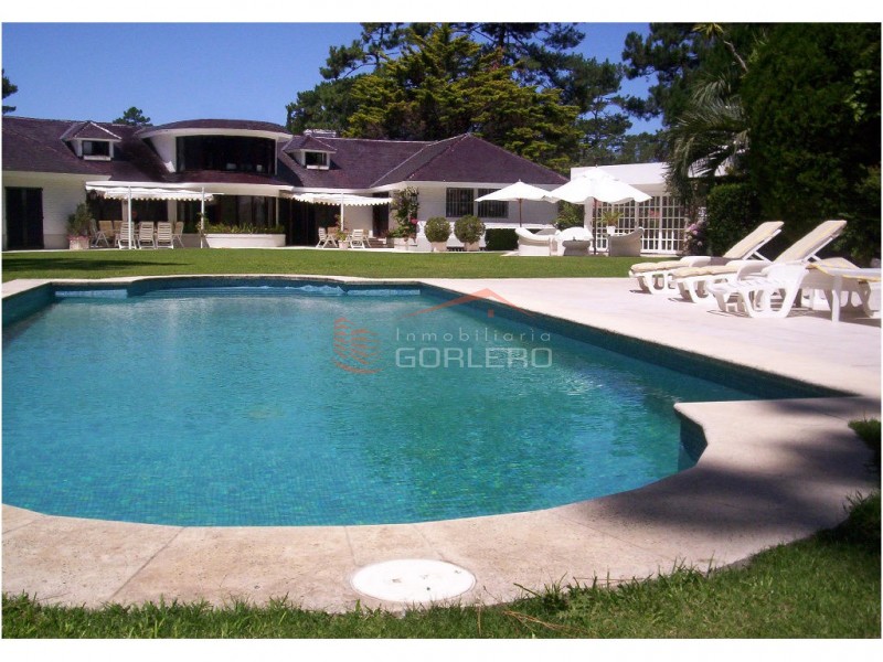Alquiler anual y de verano - Espectacular Chalet en Punta del Este, zona Cantegril *5 dormitorios