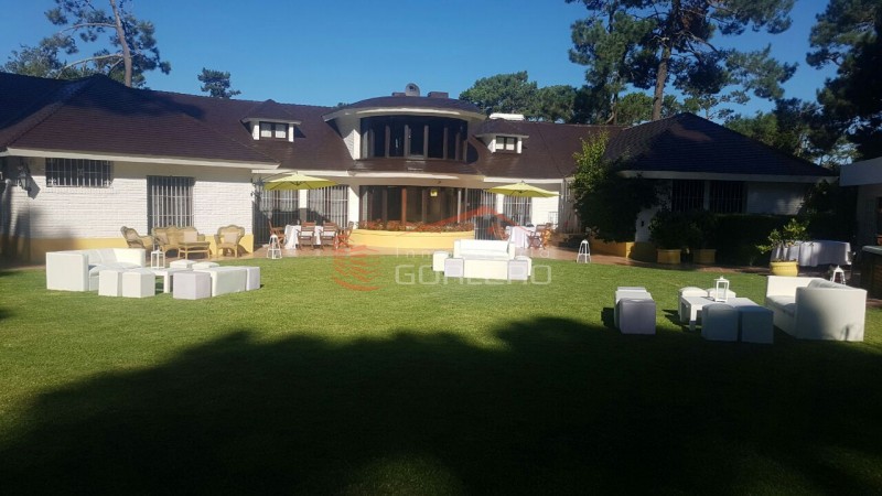 Alquiler anual y de verano - Espectacular Chalet en Punta del Este, zona Cantegril *5 dormitorios · Foto 3