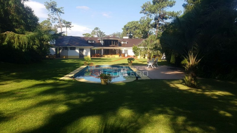 Alquiler anual y de verano - Espectacular Chalet en Punta del Este, zona Cantegril *5 dormitorios · Foto 4