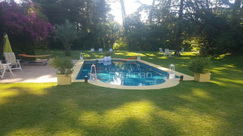 Alquiler anual y de verano - Espectacular Chalet en Punta del Este, zona Cantegril *5 dormitorios · Foto 5