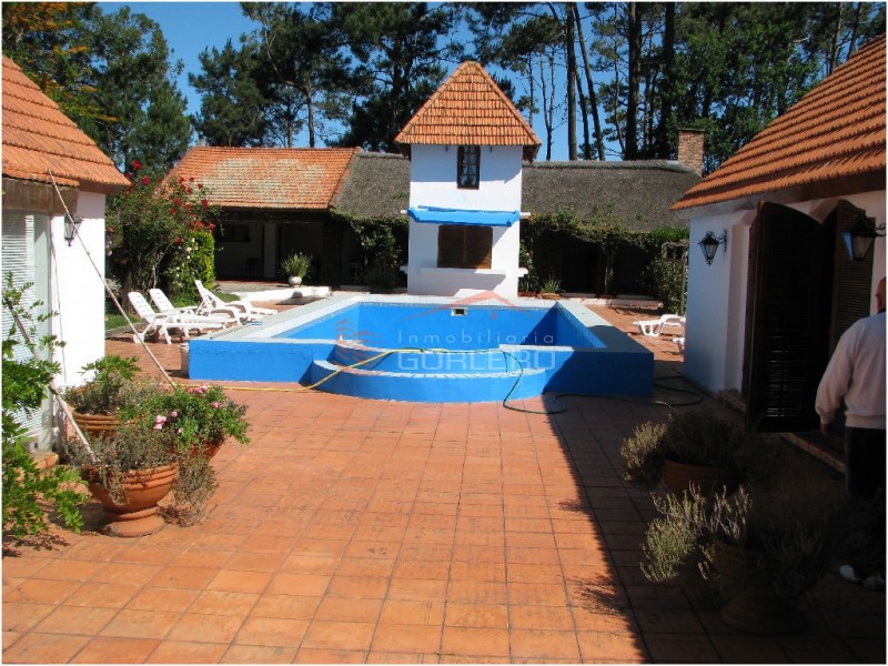 CASA EN VENTA Y ALQUILER EN PUNTA DEL ESTE, ZONA GOLF · Foto 1
