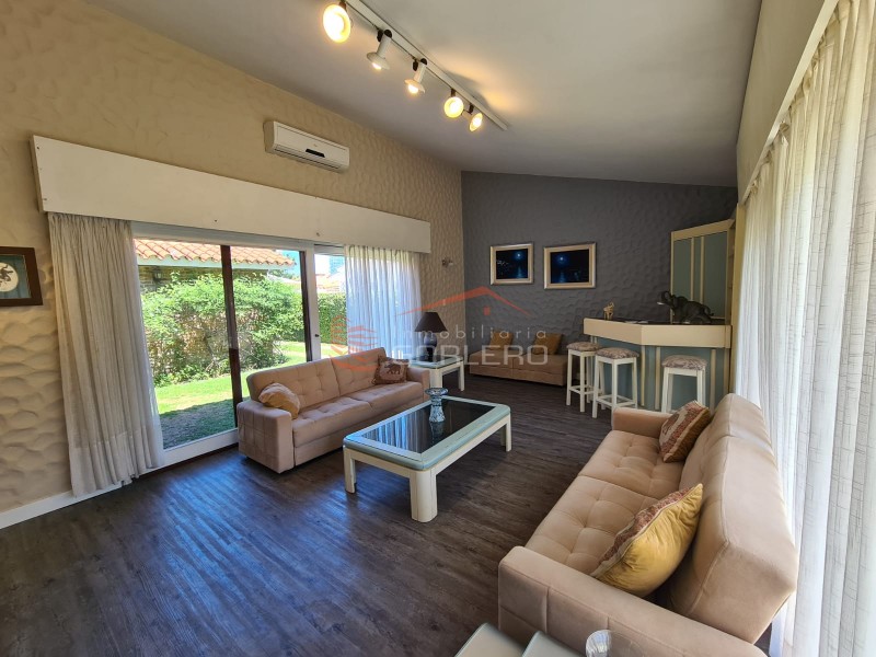 Casa en venta y alquiler en Mansa, muy bien ubicada, 4 dormitorios. · Foto 3