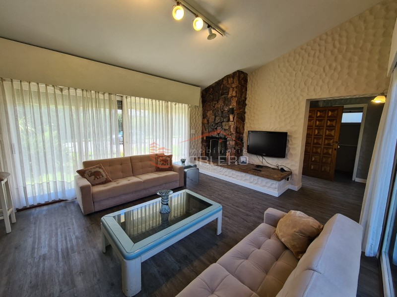 Casa en venta y alquiler en Mansa, muy bien ubicada, 4 dormitorios. · Foto 6