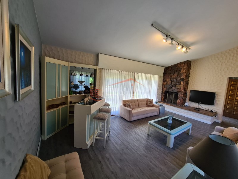 Casa en venta y alquiler en Mansa, muy bien ubicada, 4 dormitorios. · Foto 4