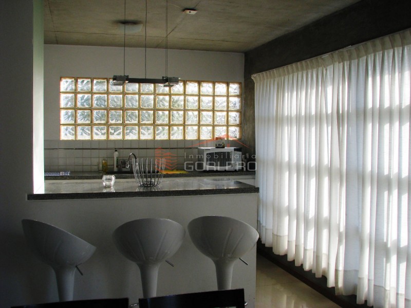 Casa en venta y Alquiler en Punta del Este, Brava a 2 cuadras del mar, moderna, minimalista, con piscina · Foto 6