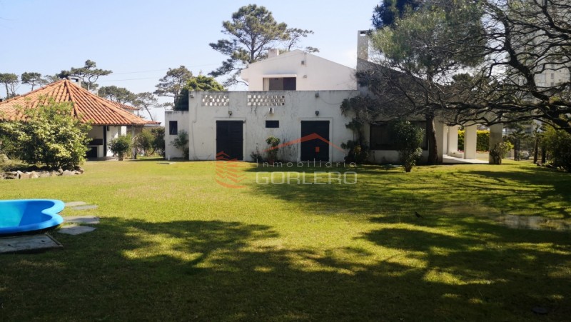 Casa de 4 dormitorios en venta y alquiler en Punta del Este, playa mansa, cerca del mar · Foto 3