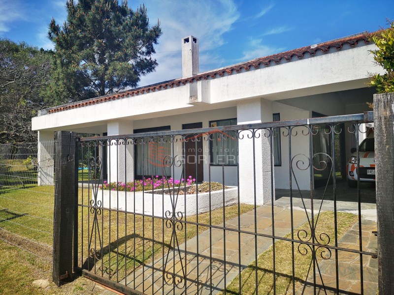 Casa de 4 dormitorios en venta y alquiler en Punta del Este, playa mansa, cerca del mar · Foto 5