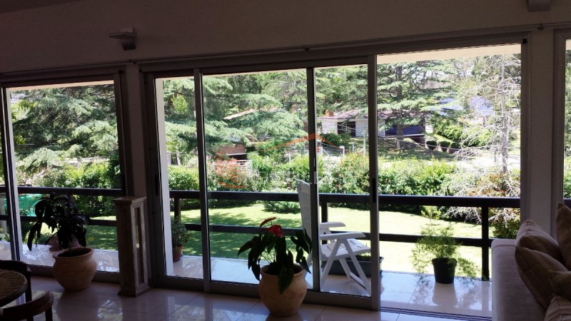 Casa en venta y alquiler en Punta del Este, zona de Playa Mansa. · Foto 8