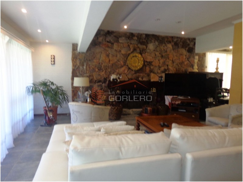 Chalet en venta y alquiler en Punta del Este, zona Mansa *6 dormitorios · Foto 6