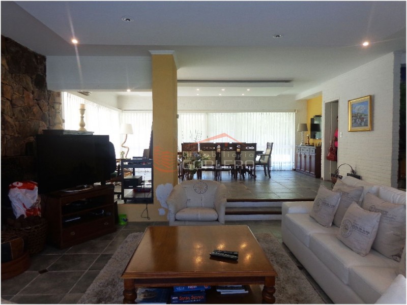 Chalet en venta y alquiler en Punta del Este, zona Mansa *6 dormitorios · Foto 5