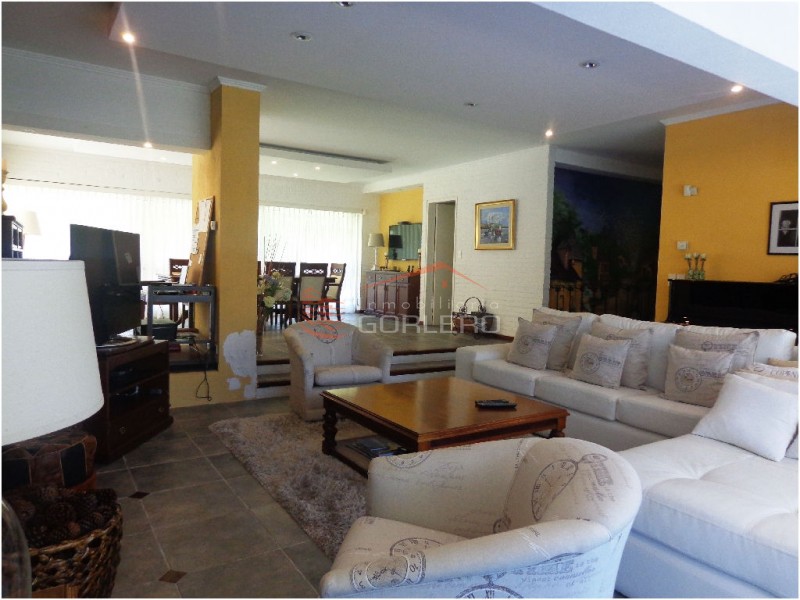 Chalet en venta y alquiler en Punta del Este, zona Mansa *6 dormitorios · Foto 4