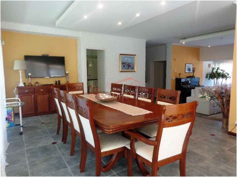 Chalet en venta y alquiler en Punta del Este, zona Mansa *6 dormitorios · Foto 8