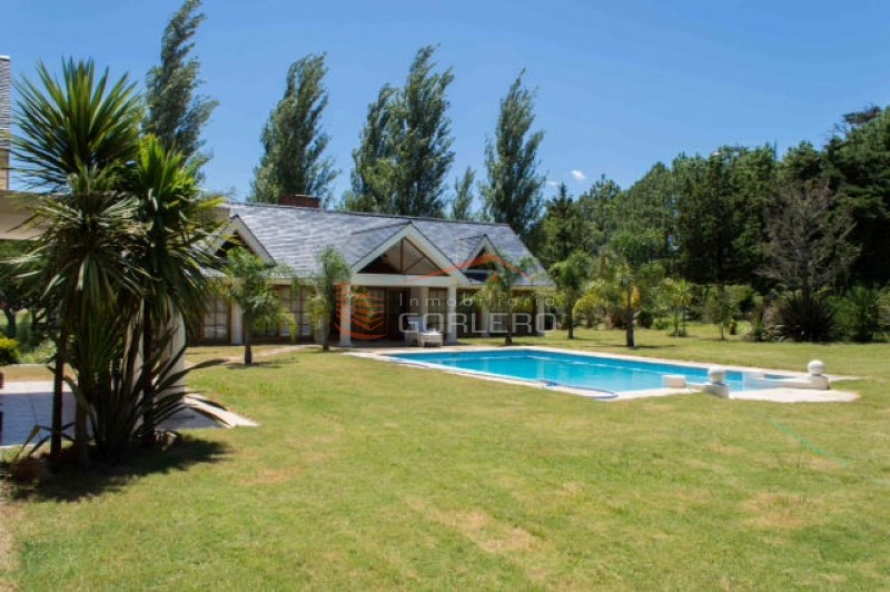 Casa 6 dormitorios, piscina, venta o alquiler en Beverly Hills - Punta del Este · Foto 1