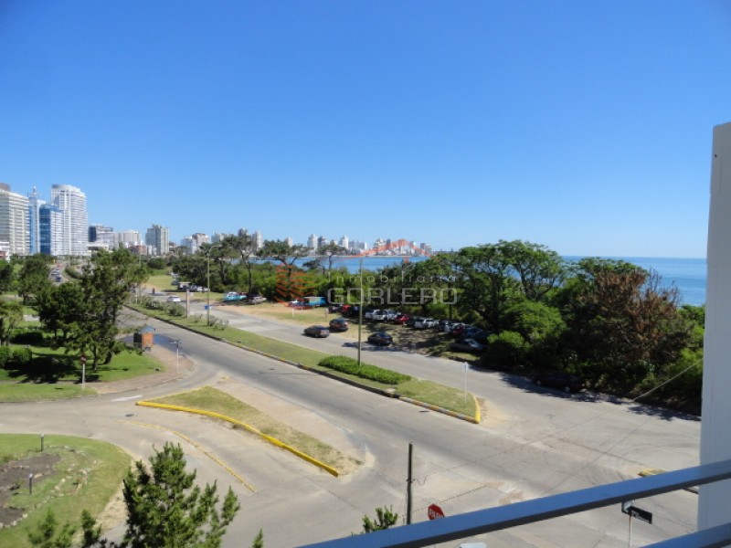 Apartamento en venta y alquiler en Punta del Este, playa mansa *3 dormitorios · Foto 3