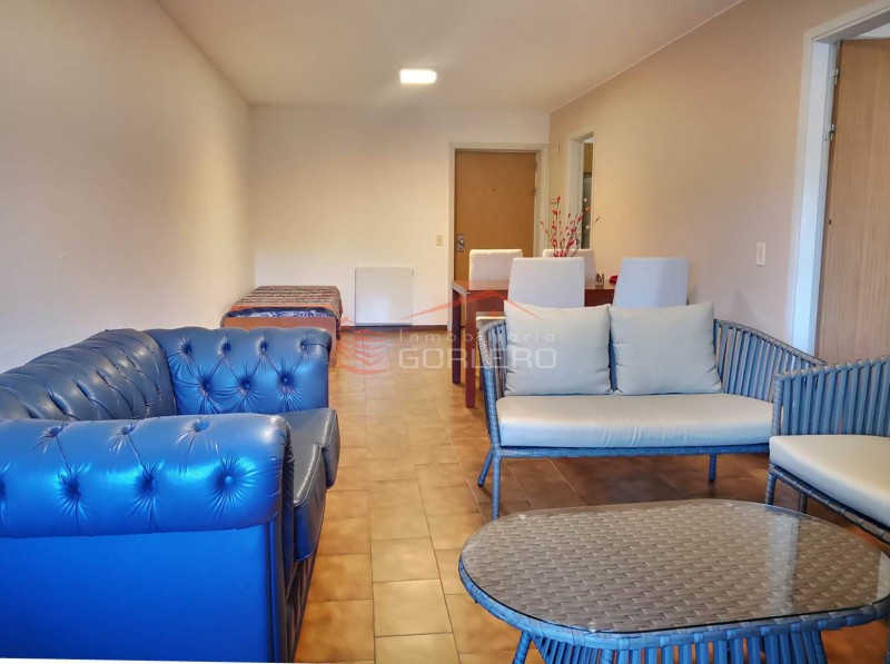Apartamento en Punta del Este, Península frente a la playa mansa y a metros de la brava, con terraza y parrillero propio · Foto 4