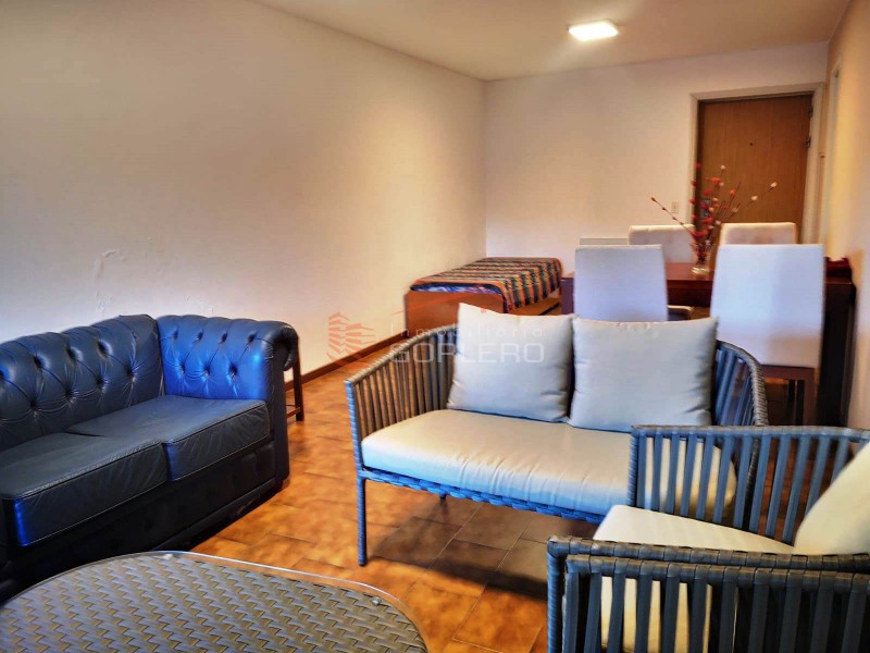 Apartamento en Punta del Este, Península frente a la playa mansa y a metros de la brava, con terraza y parrillero propio · Foto 5